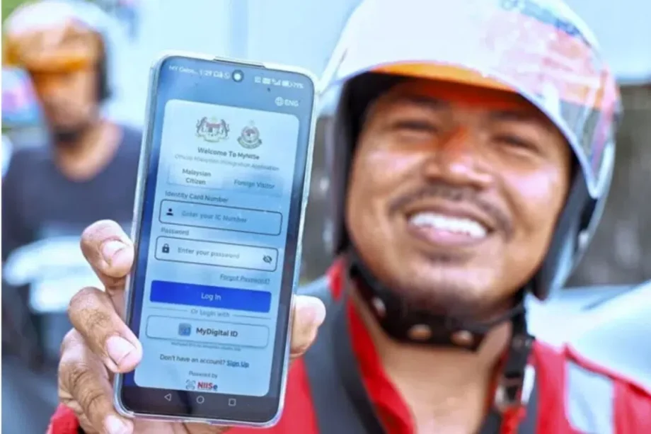 Over 350,000 have registered for QR code system at JB checkpoints Over 350,000 have registered for QR code system at JB checkpoints