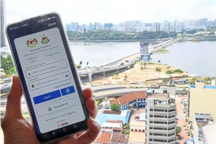 Trial run of QR code system at JB checkpoints’ motorcycle and pedestrian lanes starts Oct 15