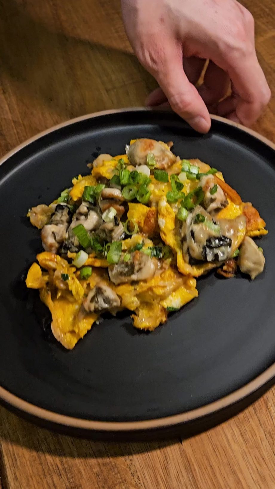 @saucceats I am cooking and rating the Singapore oyster omelette. #omelette #egg…