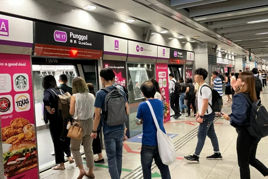 Free off-peak MRT, LRT rides for commuters in north-east S’pore from Dec 27 to ease morning crowds