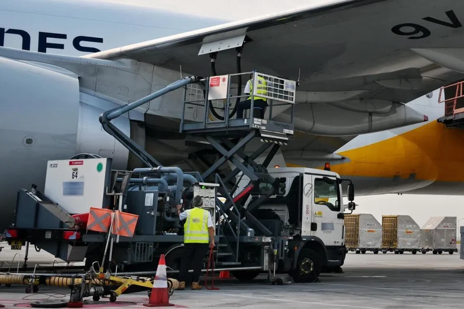 Singapore to impose green aviation fuel levy