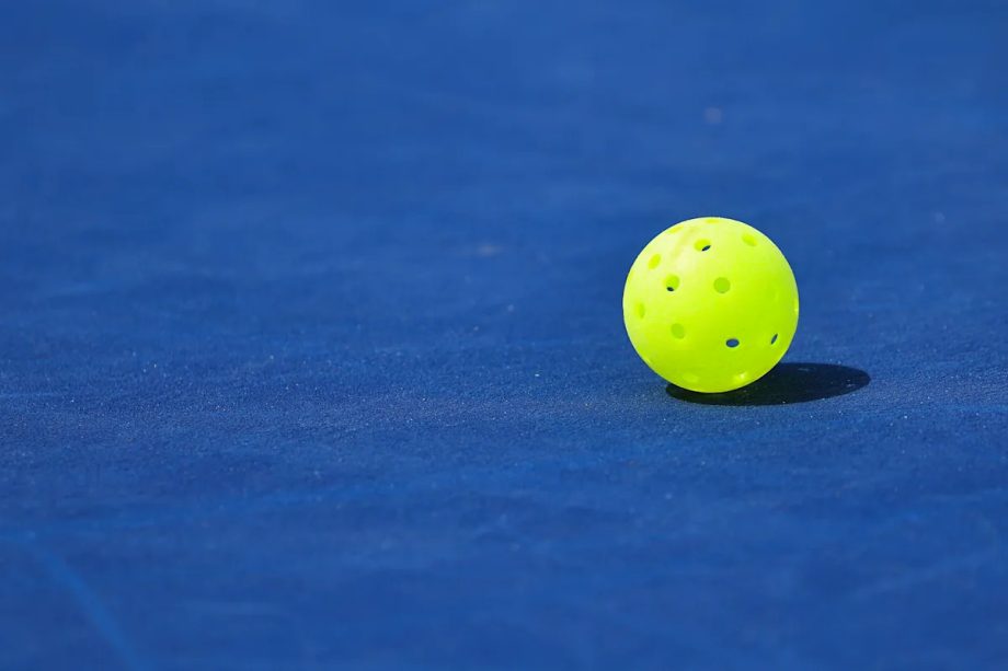 Should pickleball be allowed from 8am to 9pm at HDB courts?