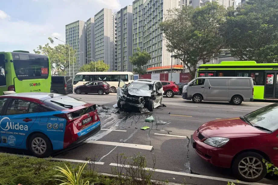 5 taken to hospital after multi-vehicle accident near Kovan MRT station