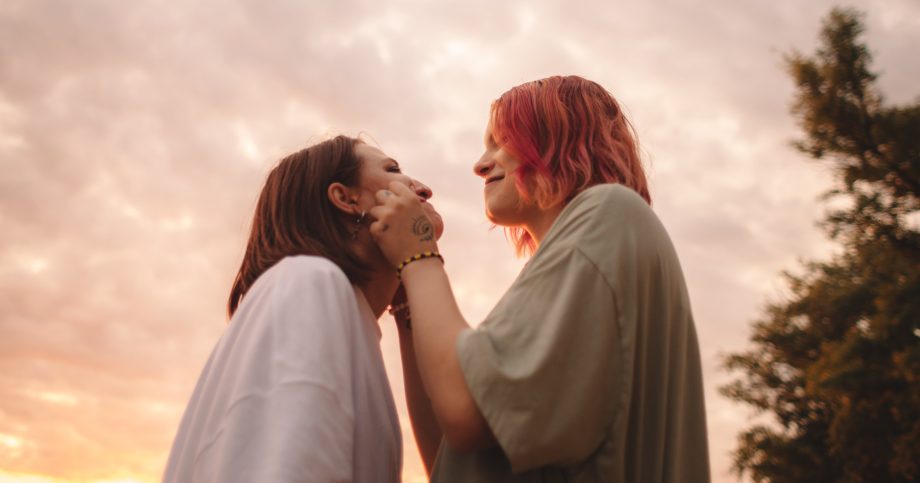 What Is Negging? Experts Explain This Emotional Manipulation What Is Negging? Experts Explain This Emotional Manipulation