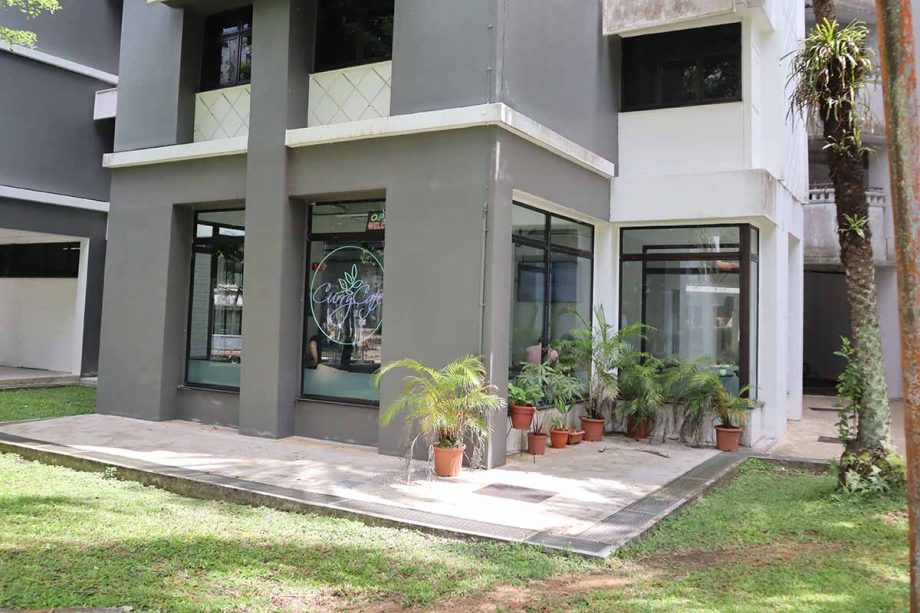 Secluded HDB void deck eatery with over 60 dishes like curry chicken & .20 prata