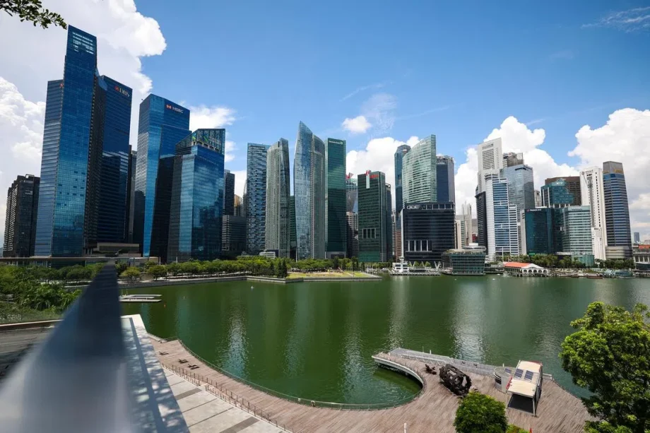 Singapore & Hong Kong: Asia’s pillars for the super rich Singapore & Hong Kong: Asia’s pillars for the super rich
