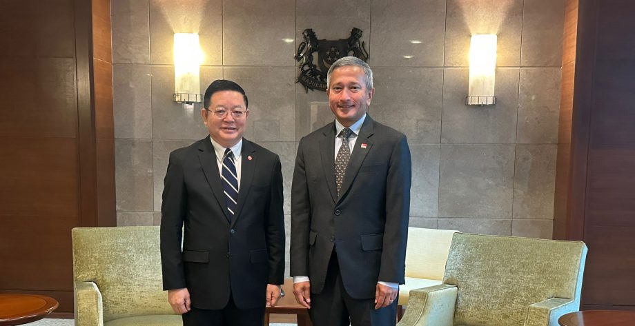 Secretary-General of ASEAN meets with the Minister for Foreign Affairs of the Republic of Singapore