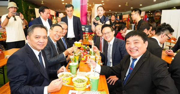 First-ever Vietnam Phở festival officially kicks off in Singapore