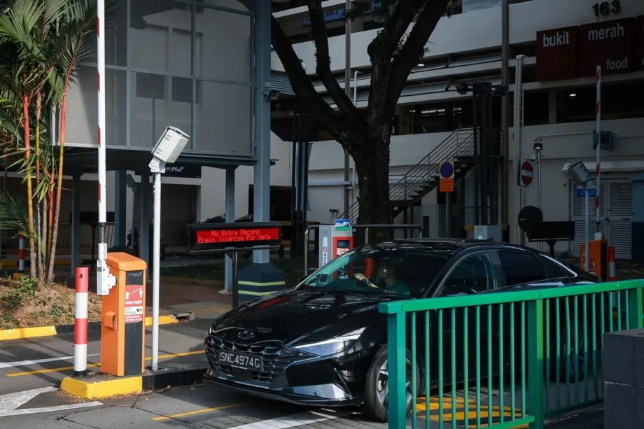 Barrier arms raised at carpark gantries in 500 HDB estates following ‘technical difficulties’ Barrier arms raised at carpark gantries in 500 HDB estates following ‘technical difficulties’