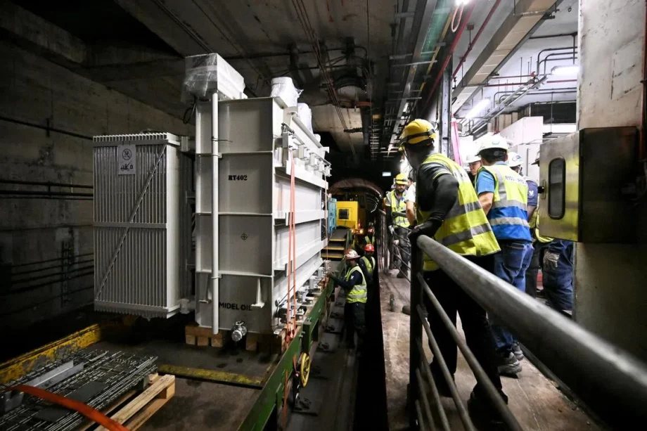 Potong Pasir station replaces its rectifier transformers earlier to avoid failures Potong Pasir station replaces its rectifier transformers earlier to avoid failures