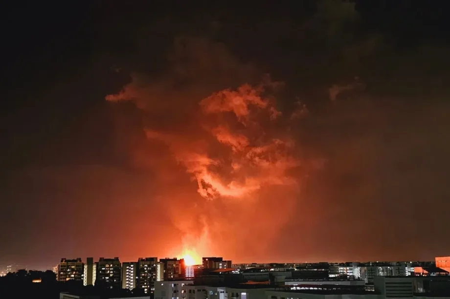Fiery blaze seen in S’pore night sky on Oct 15 due to flaring at JB chemical plant: NEA