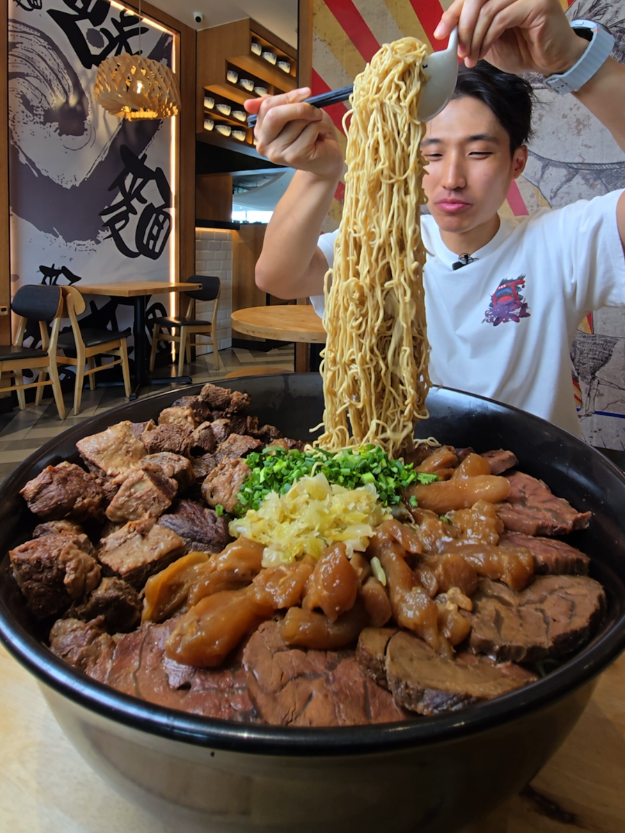 @zermattneo 10KG Wagyu Beef Ramen Challenge! This is fives times the regular 2KG…