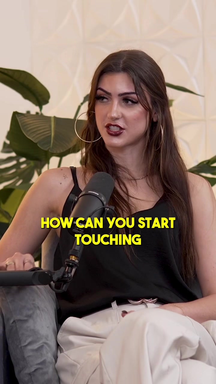 @asingleguy How can you start touching a girl without being creepy?  #datingcoac…