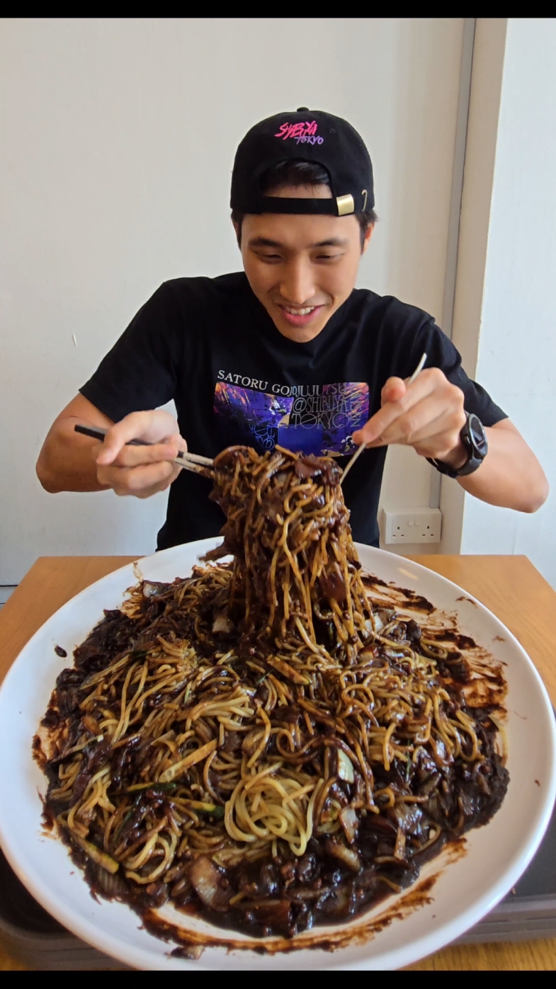 @zermattneo 3KG Jjajangmyeon challenge smashed in 2mins! Keeping this real time …