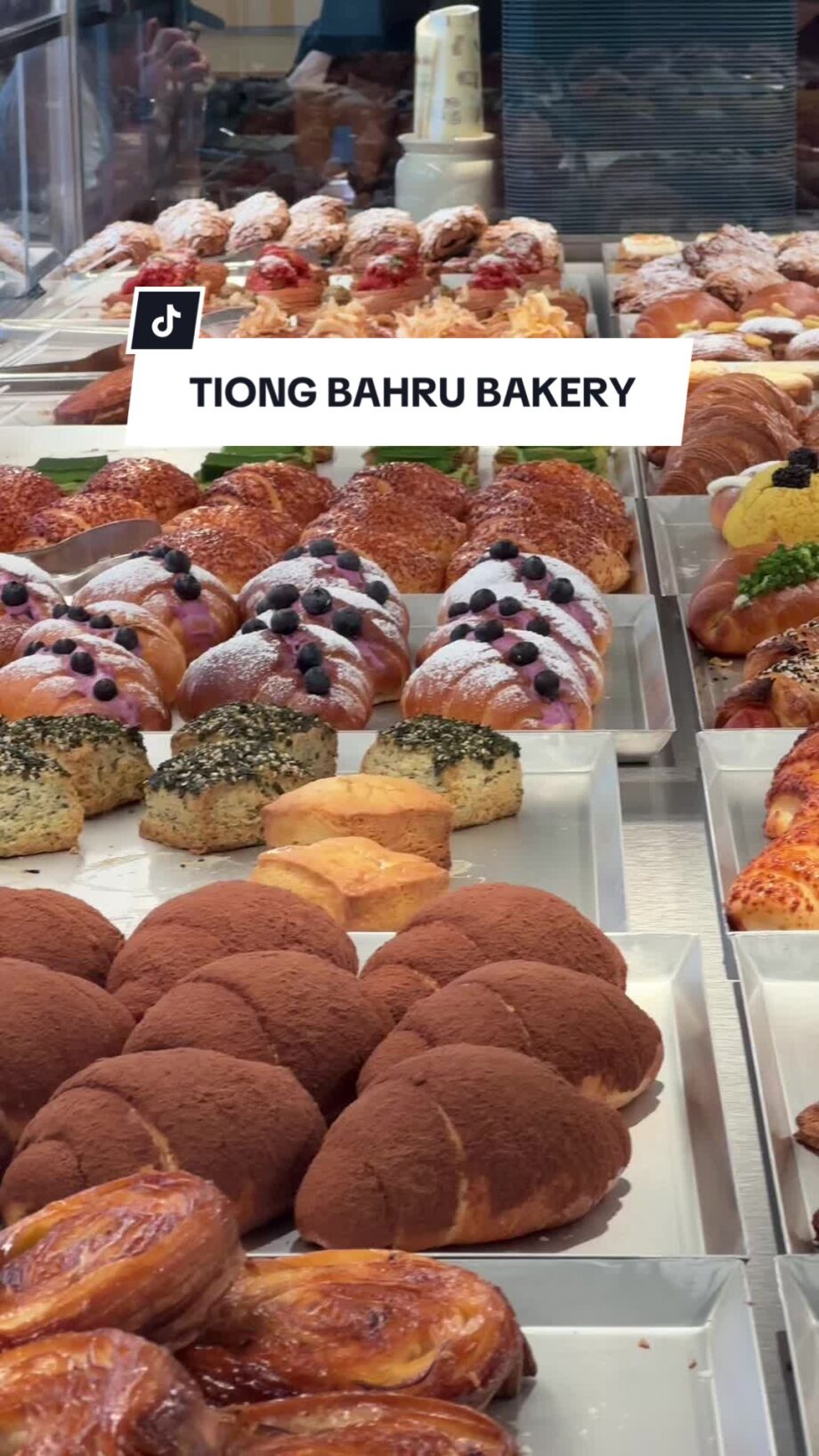 @middleclass.sg Shio pans everywhere nowadays BUT WE’RE NOT COMPLAINING  : Tiong…