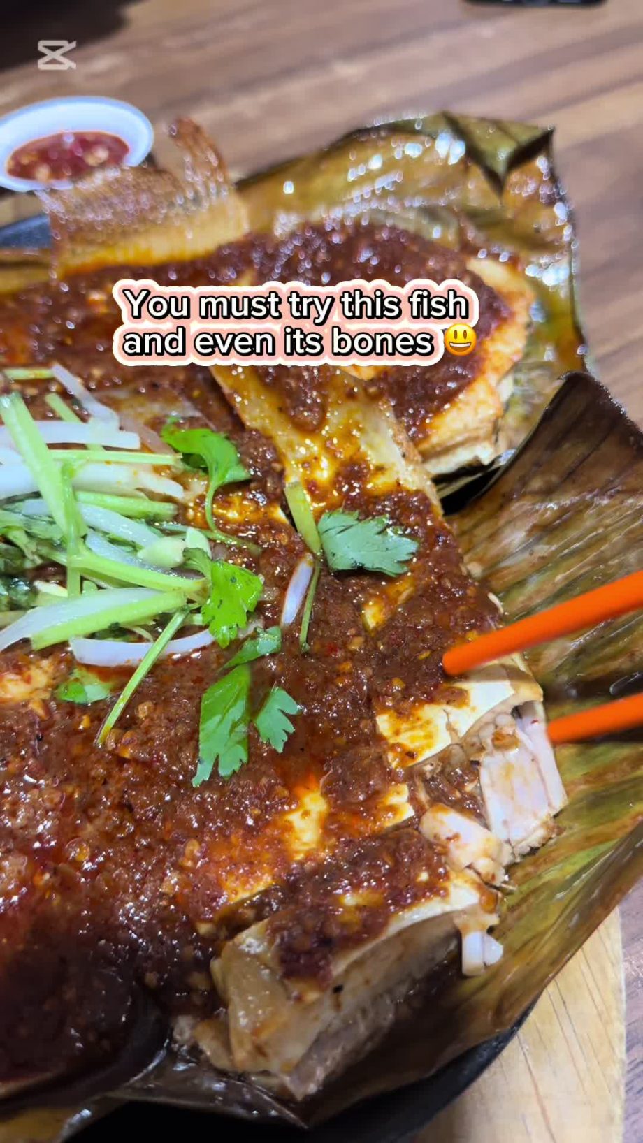 @janna.ng Món cá ăn được cả xương ở Singapore  #CapCut #bbq #bbqstingray #singap…