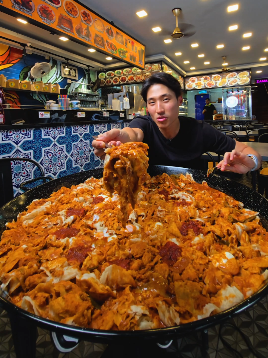 @zermattneo 9KG Roti Banjir. One man. This Mamak will be telling stories about m…