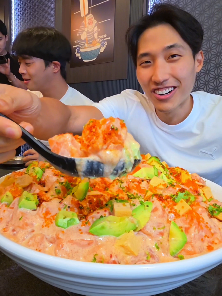 @zermattneo 7KG of chirashi don…because normal-sized bowls are for quitters   …