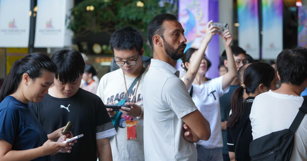 Crowds grow on second day