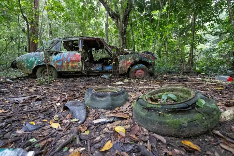 Who drove into the forest? How 4 abandoned cars ended up near this Singapore cemetery