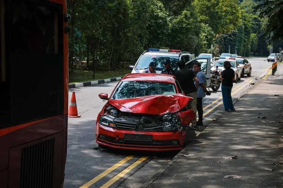 Police searching for man who fled after traffic accident in Telok Blangah; vape found in car Police searching for man who fled after traffic accident in Telok Blangah; vape found in car