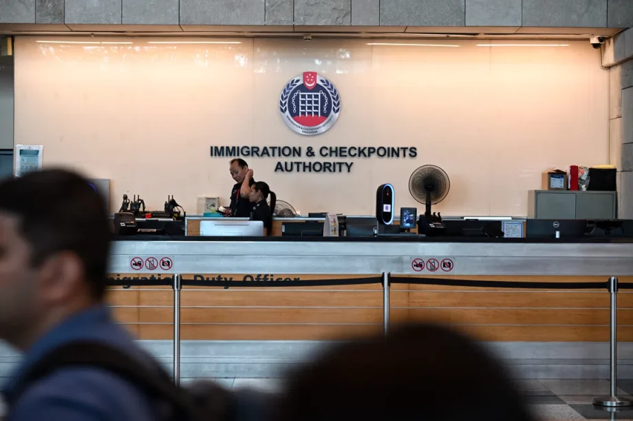 Man fined ,400 for failing to show Singapore passport at immigration checkpoints