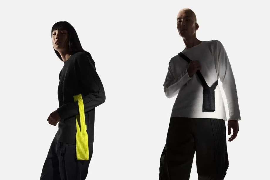 The iPhone Pocket is a S9 bag for your iPhone by Apple and Issey Miyake