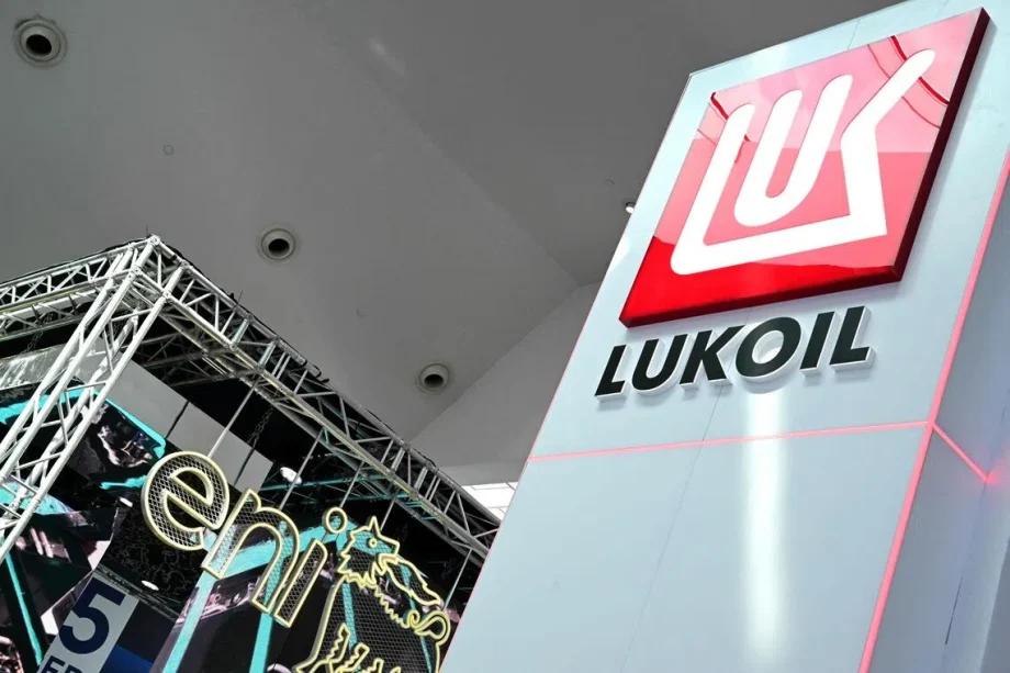 Lukoil’s oil trading business sheds staff in Singapore and elsewhere as US sanctions near