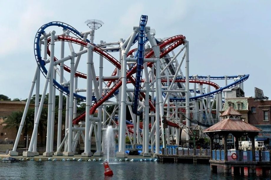 Sixteen people guided down from stalled Battlestar Galactica ride at Universal Studios Singapore; no injuries reported