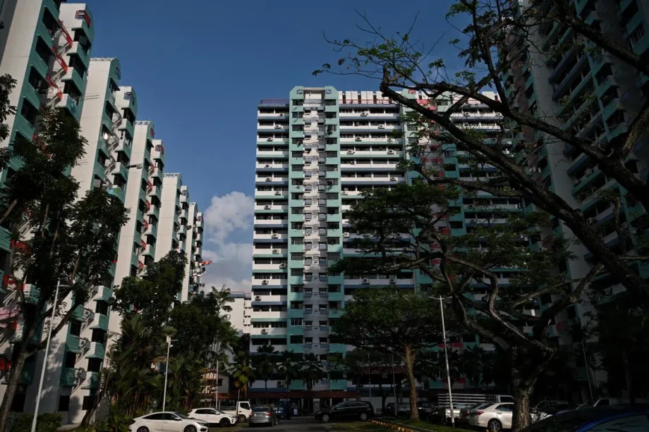 2,000 HDB families own 3+ cars in Singapore 2,000 HDB families own 3+ cars in Singapore