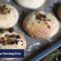 How to use poppy seeds to make delicious onion bread rolls called platzels