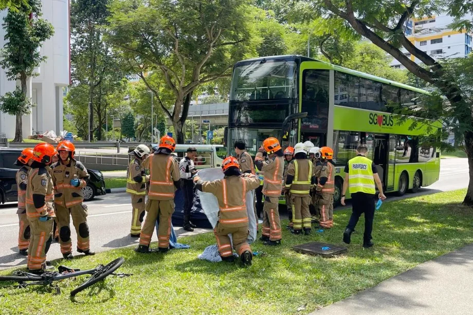 Cyclist dies after accident with bus in Admiralty Drive