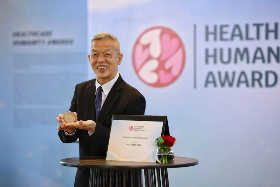 Retired hawker among 100 individuals, teams honoured at Healthcare Humanity Awards Retired hawker among 100 individuals, teams honoured at Healthcare Humanity Awards