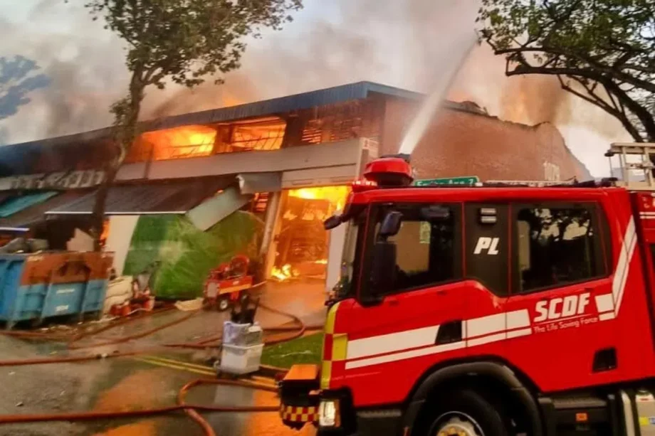 Fire breaks out in Eunos industrial area, no reported injuries; SCDF combating flames Fire breaks out in Eunos industrial area, no reported injuries; SCDF combating flames