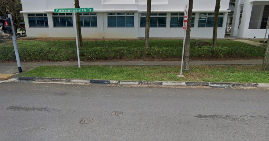 Delivery rider, 47, taken to hospital after colliding with lorry along Commonwealth drive, Singapore News Delivery rider, 47, taken to hospital after colliding with lorry along Commonwealth drive, Singapore News