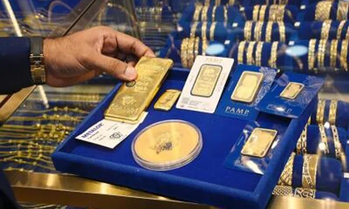 M’sian man allegedly collected over k in cash and jewellery from scam victim, arrested when re-entering S’pore M’sian man allegedly collected over k in cash and jewellery from scam victim, arrested when re-entering S’pore