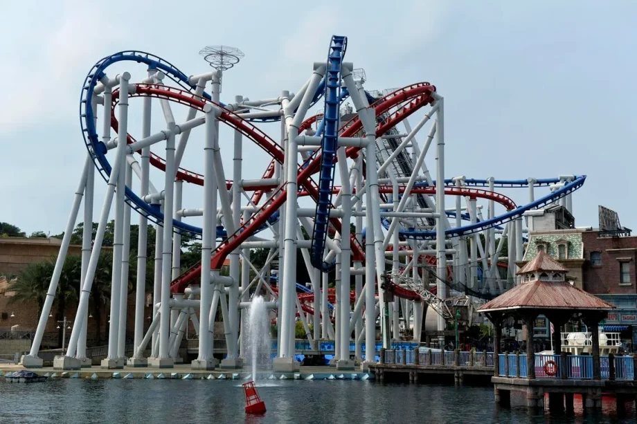 16 people guided down from stalled Battlestar Galactica ride at USS; no injuries reported