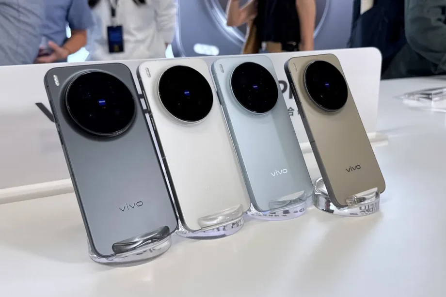 Vivo’s flagship X300 and X300 Pro phones are now available in Singapore Vivo’s flagship X300 and X300 Pro phones are now available in Singapore