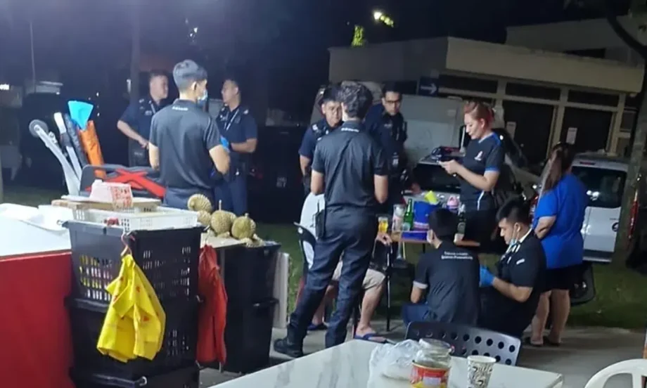 Fight breaks out at AMK durian stall, 2 arrested and 1 taken to hospital Fight breaks out at AMK durian stall, 2 arrested and 1 taken to hospital