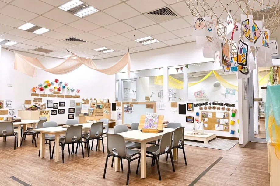 185 hit by gastroenteritis symptoms at 6 E-Bridge pre-schools; operations of food supplier suspended