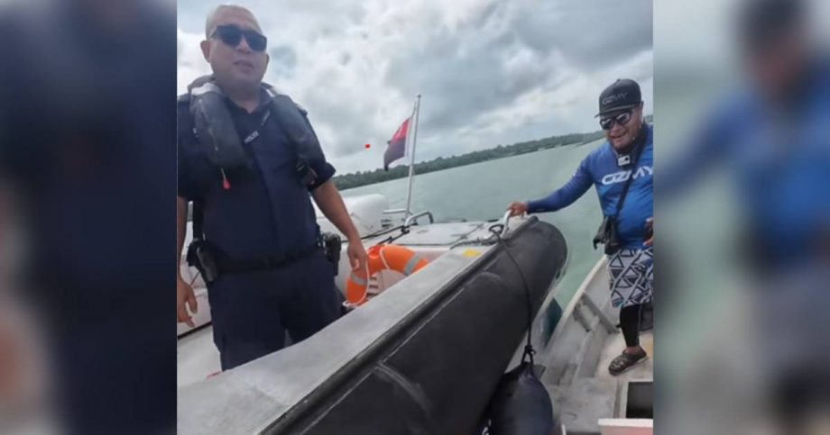 ‘Wives let you fish?’ Singapore coast guard jokes with Malaysian anglers who drifted into local waters, Singapore News ‘Wives let you fish?’ Singapore coast guard jokes with Malaysian anglers who drifted into local waters, Singapore News