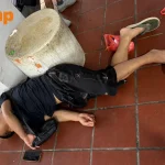 Man ‘unresponsive’ after falling at Chinatown bus stop