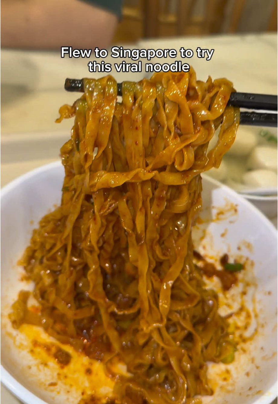 @eatswithmeh Flying to Singapore to try Lixin noodle. OMG so worth itt!!!! #lixi…