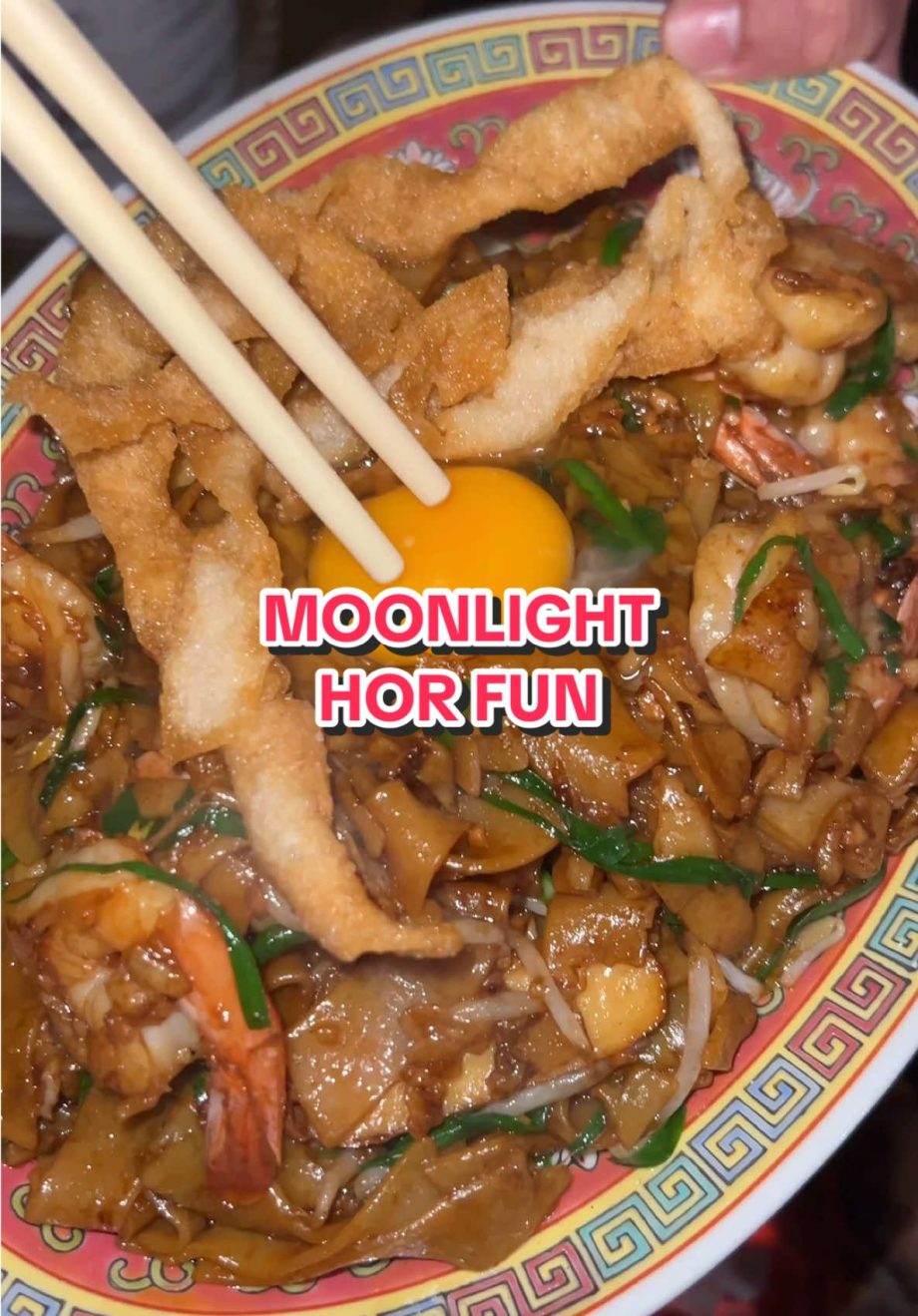 @dimsimlim Cooking my favourite dish in Singapore, Moonlight Horfun. Thick rice …