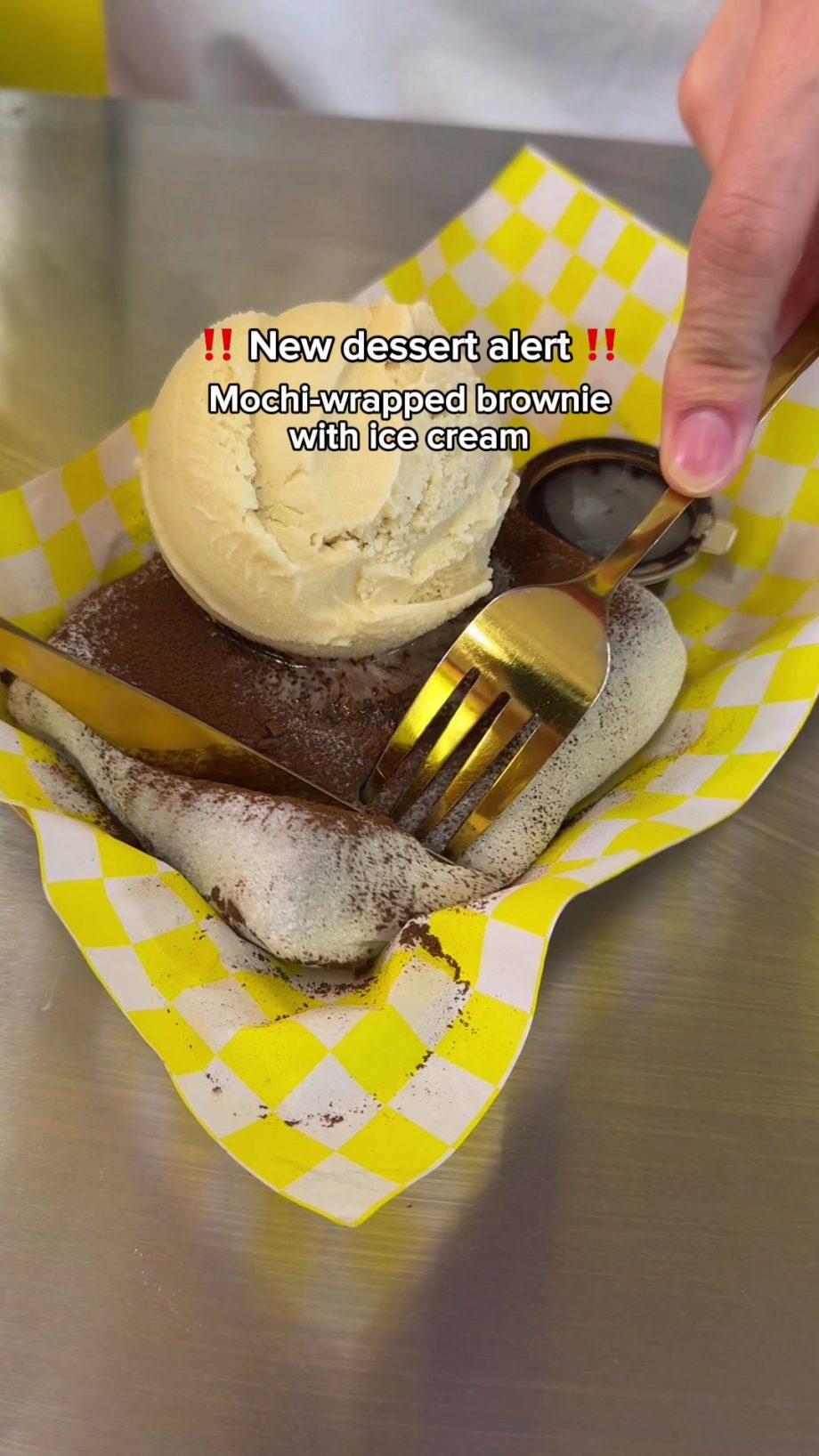 @travlim Chewy mochi and fudgy brownie is a pairing you never knew you needed! A…