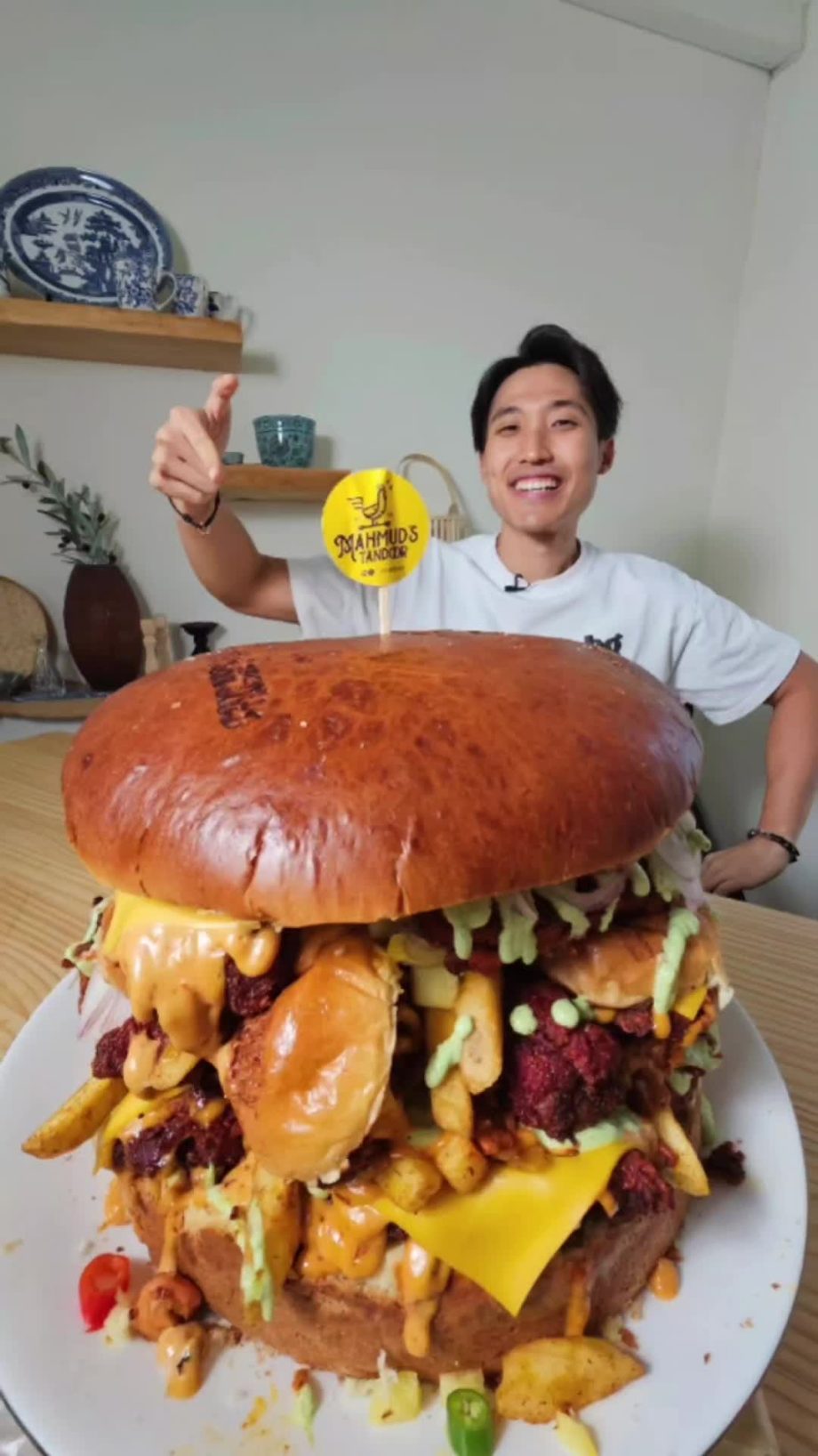 @zermattneo Largest chicken sandwich in Singapore! Be sure to check them out if …