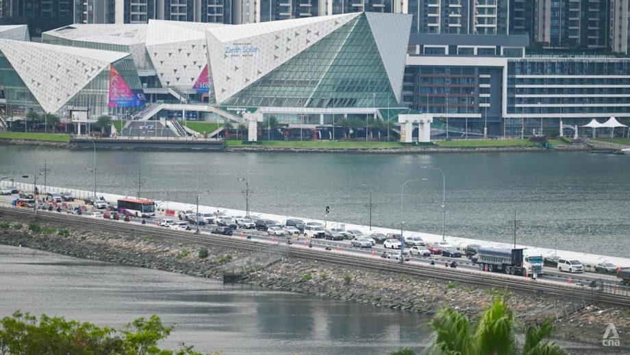 Heavy traffic expected at Singapore’s land checkpoints during year-end school holidays Heavy traffic expected at Singapore’s land checkpoints during year-end school holidays