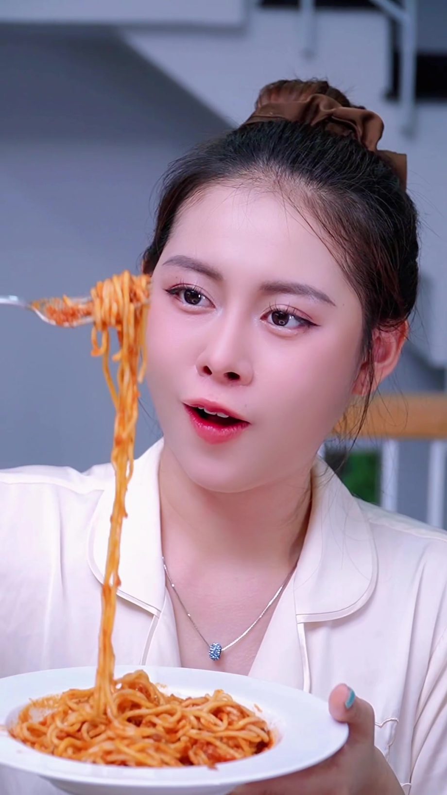 @vietphuongthoa98 Ông Thành quay xe gắt quá suýt nữa có bạn trai mới rồi    #Tuo…