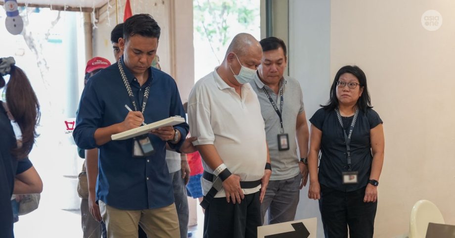 Woodlands fatal fight: Man charged with assaulting 73-year-old victim brought back to scene , Singapore News