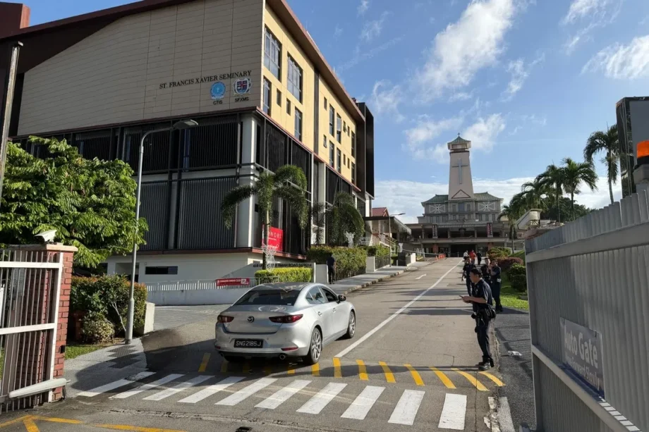 Police at St Joseph’s Church in Bukit Timah after suspicious item found, mass services cancelled Police at St Joseph’s Church in Bukit Timah after suspicious item found, mass services cancelled